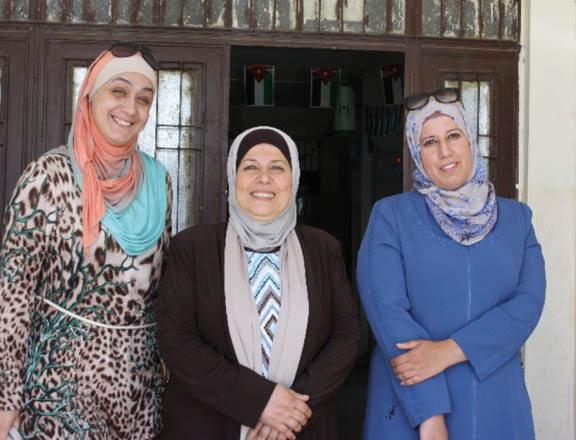  Shayma Zaidan, Maysoun Al Omari and Alaa Al Zioud from Iskan Al Hasemeyyeh Primary School, Zarqa, pose for a photo (Photo courtesy of UNESCO)
